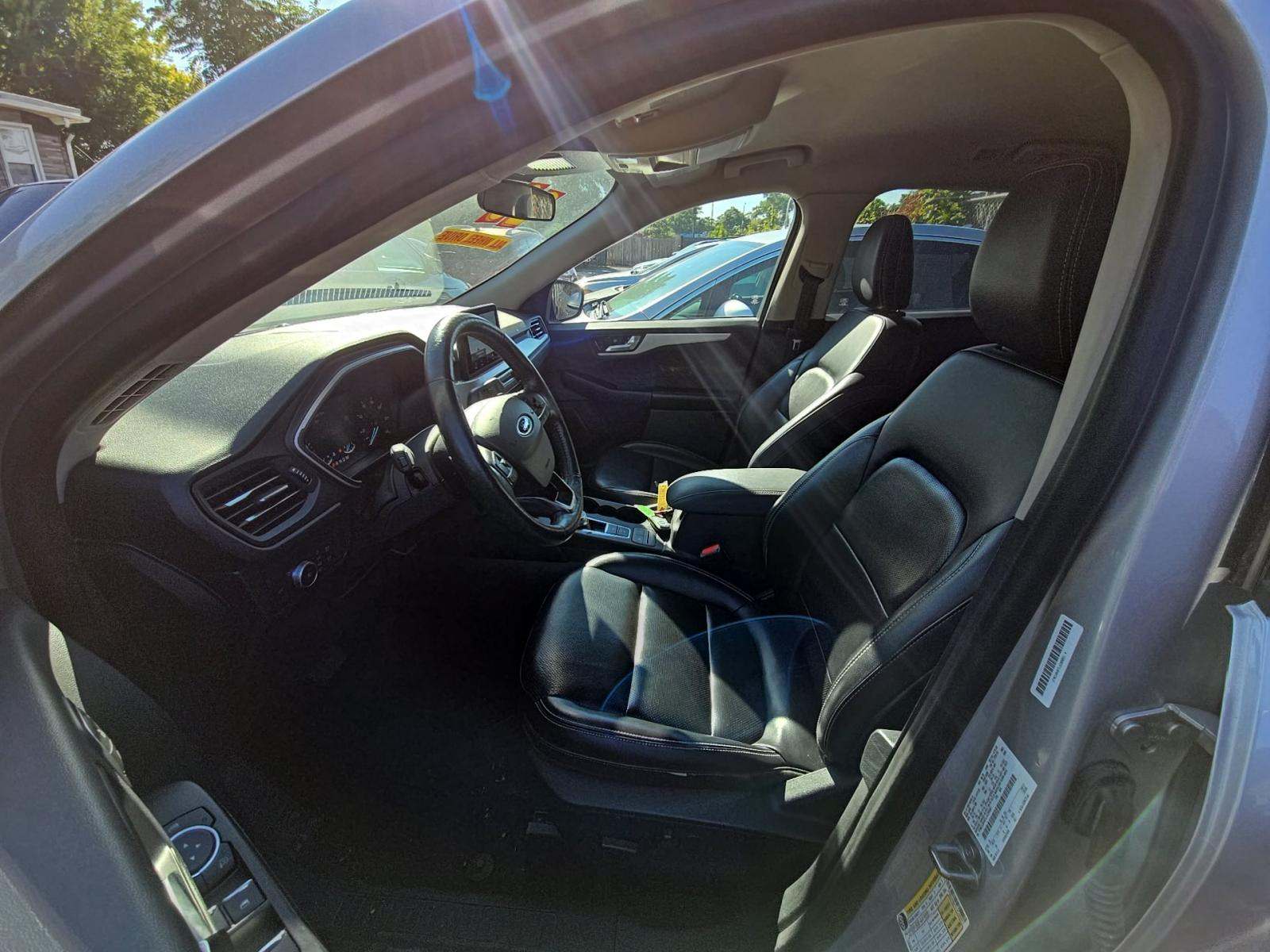 FORD ESCAPE - 4