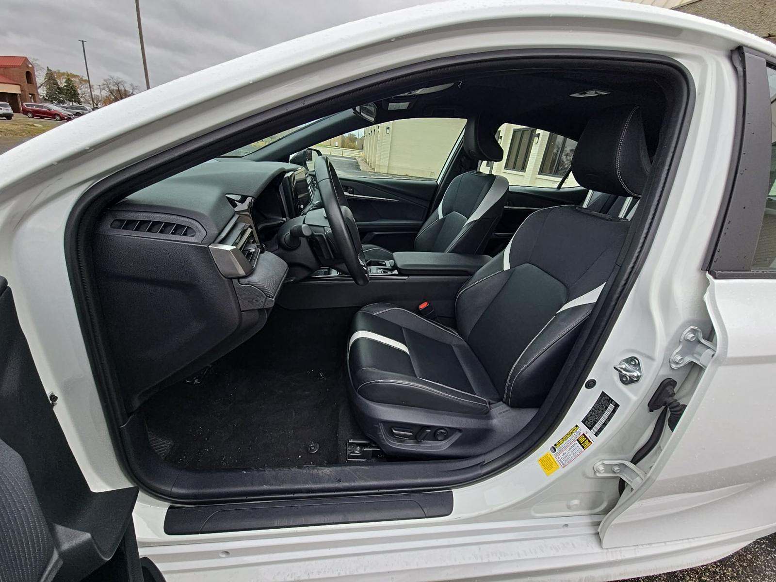 2025 Toyota Camry SE FWD