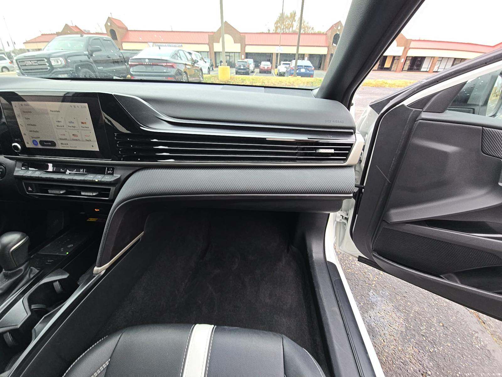 2025 Toyota Camry SE FWD