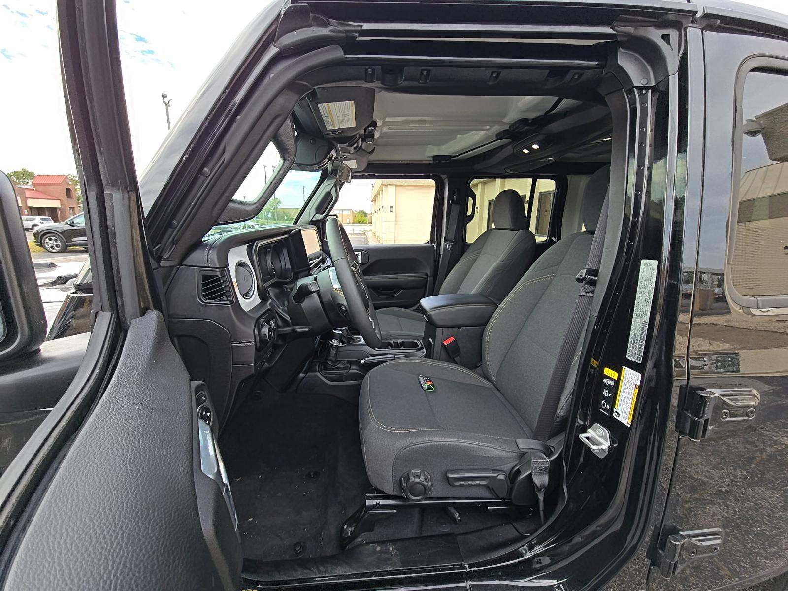 2025 Jeep Wrangler Sahara AWD