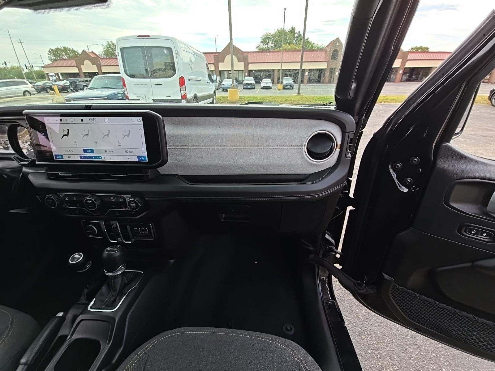 2025 Jeep Wrangler Sahara AWD