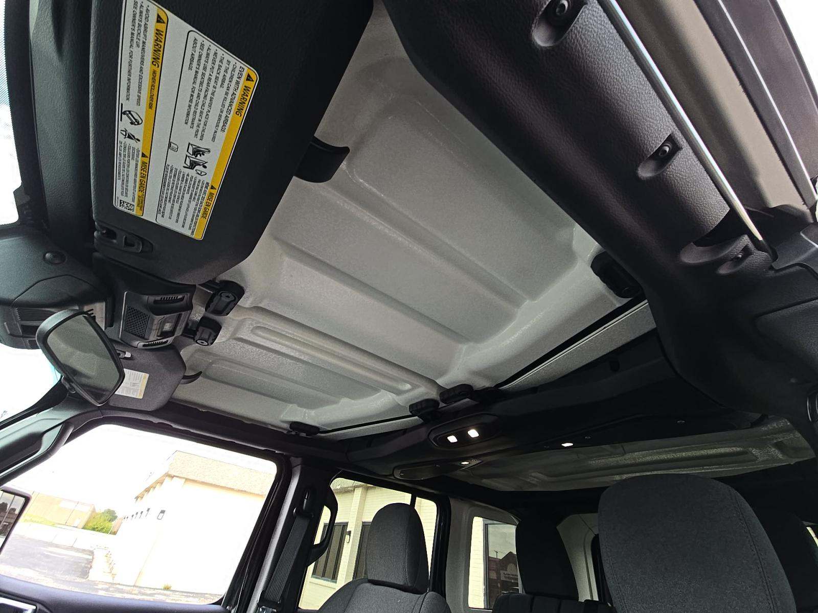 2025 Jeep Wrangler Sahara AWD