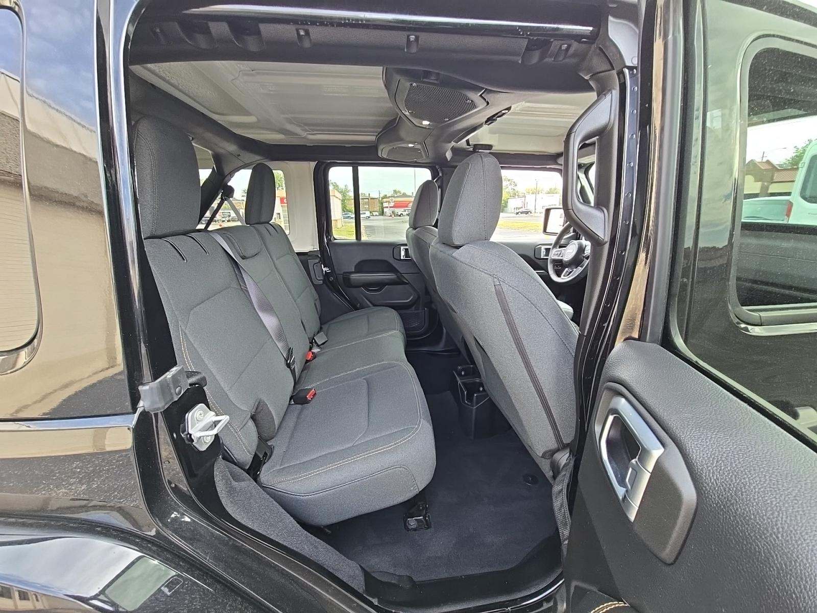 2025 Jeep Wrangler Sahara AWD