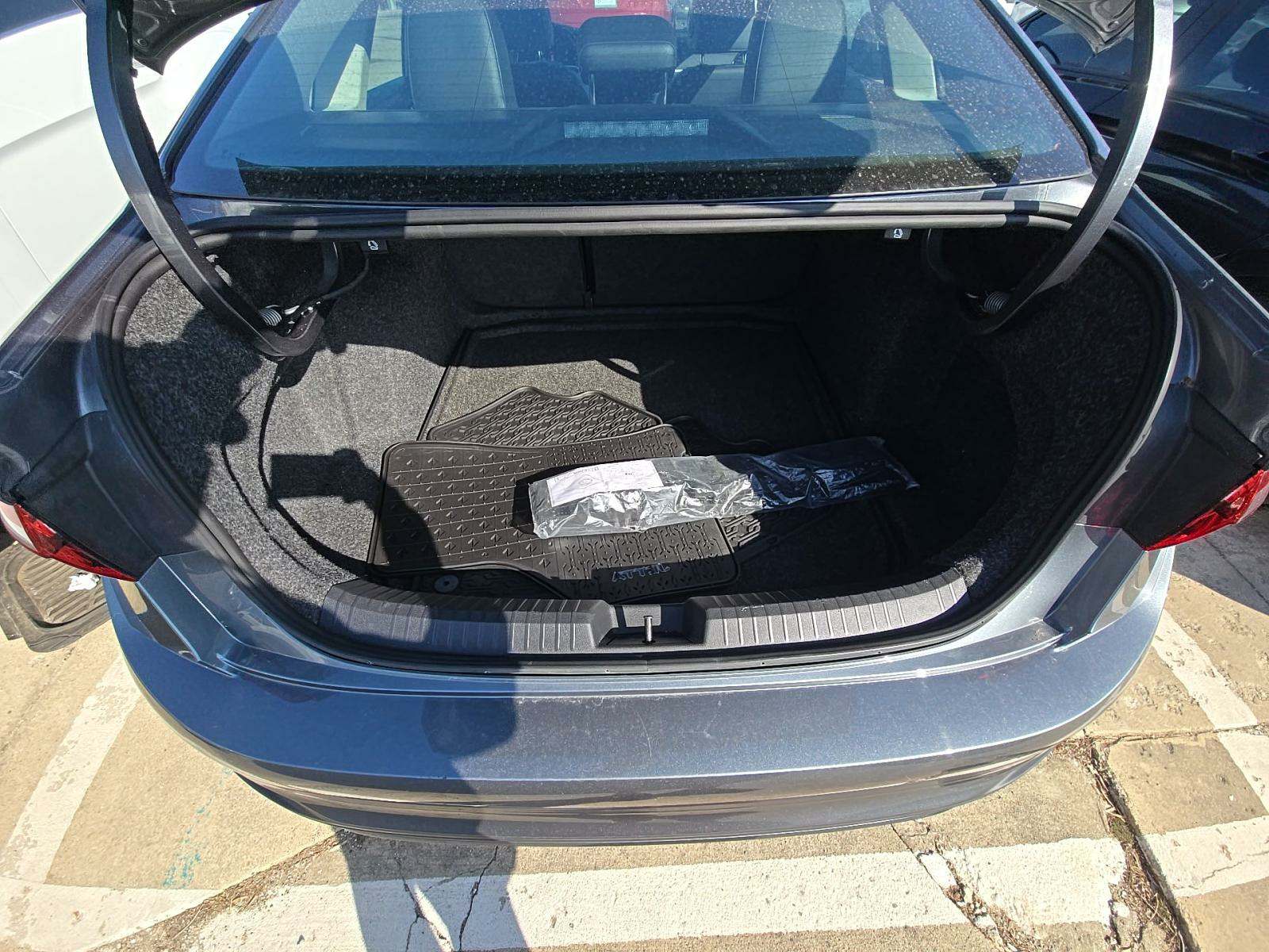 2024 Volkswagen Jetta 1.5T SE FWD