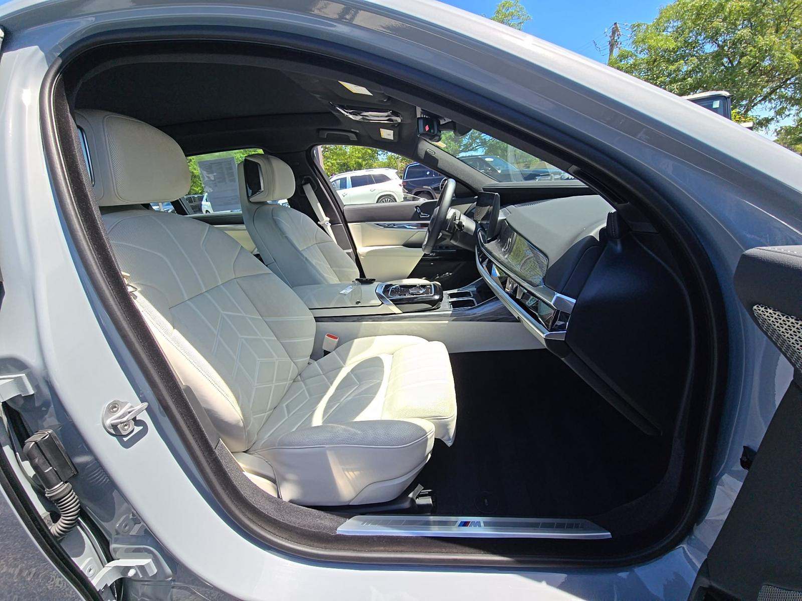 2025 BMW 7 Series 750e xDrive AWD
