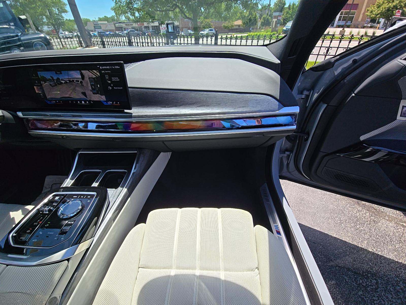 2025 BMW 7 Series 750e xDrive AWD