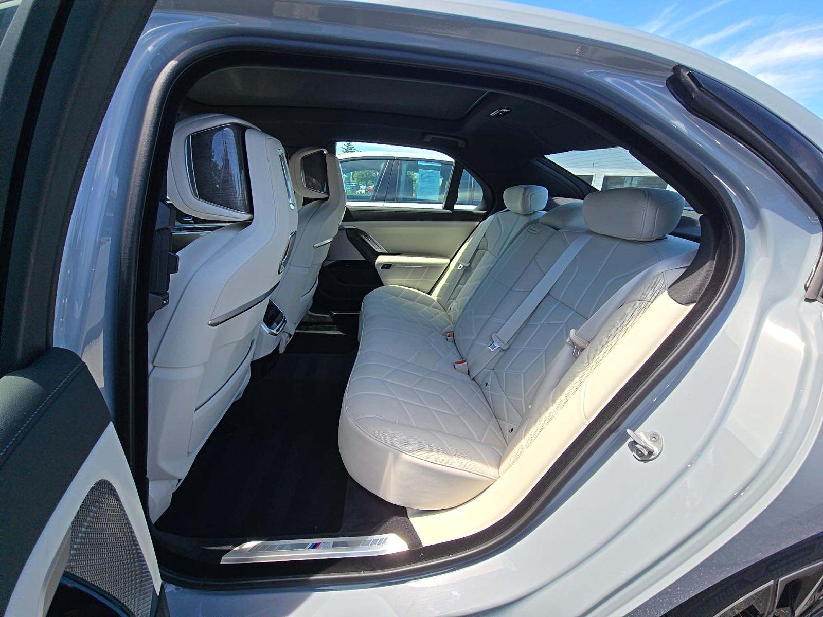 2025 BMW 7 Series 750e xDrive AWD