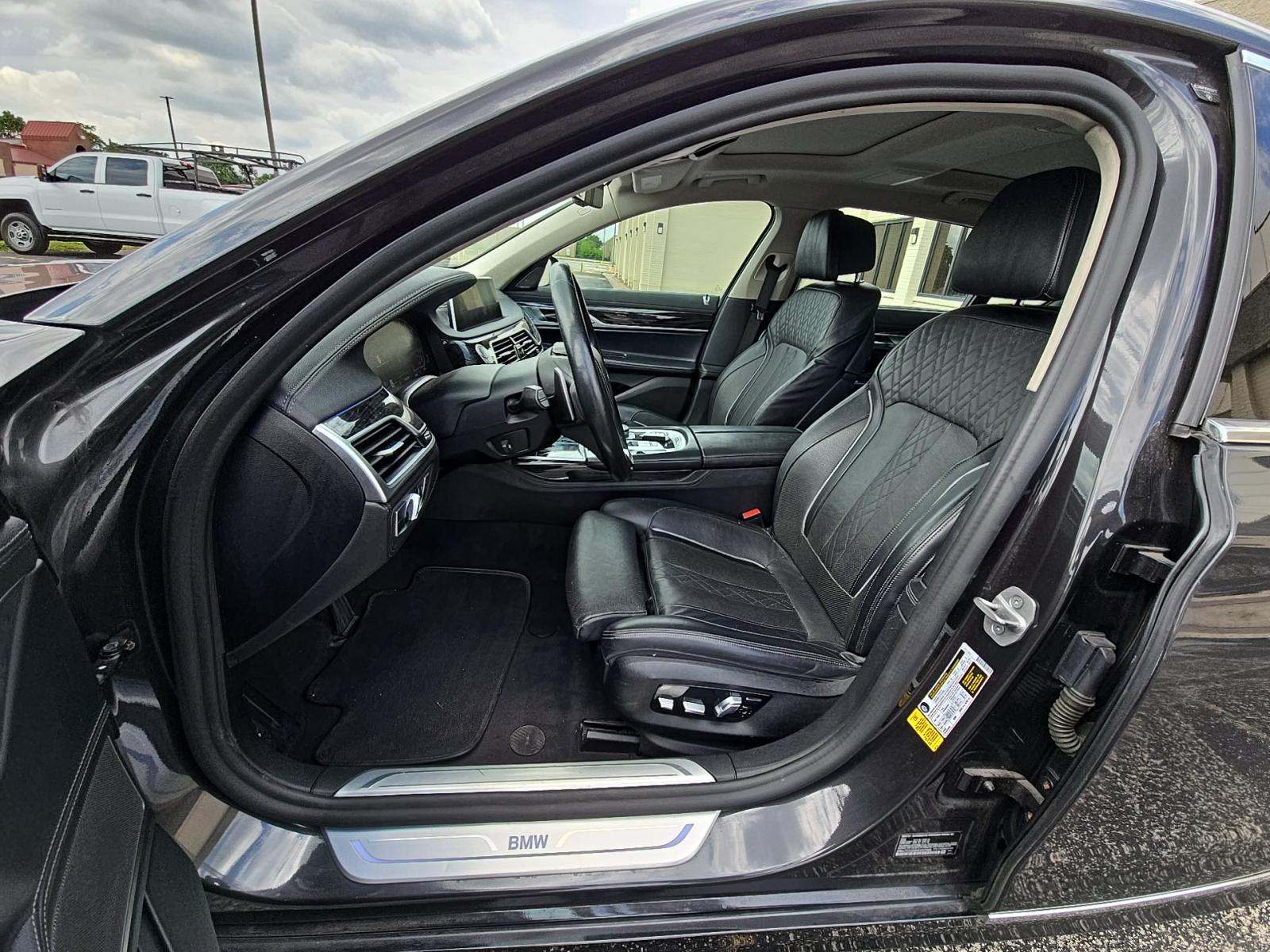 2022 BMW 7 Series 740i RWD