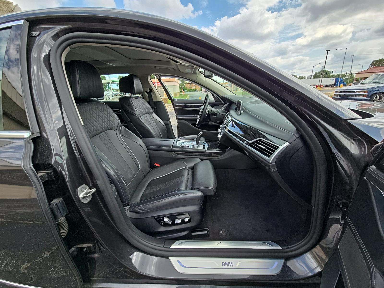 2022 BMW 7 Series 740i RWD