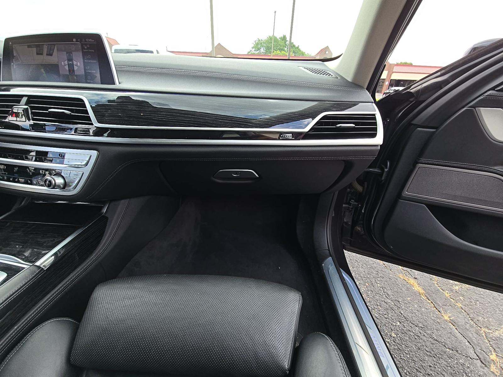 2022 BMW 7 Series 740i RWD