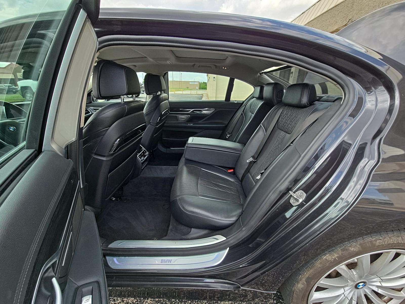 2022 BMW 7 Series 740i RWD