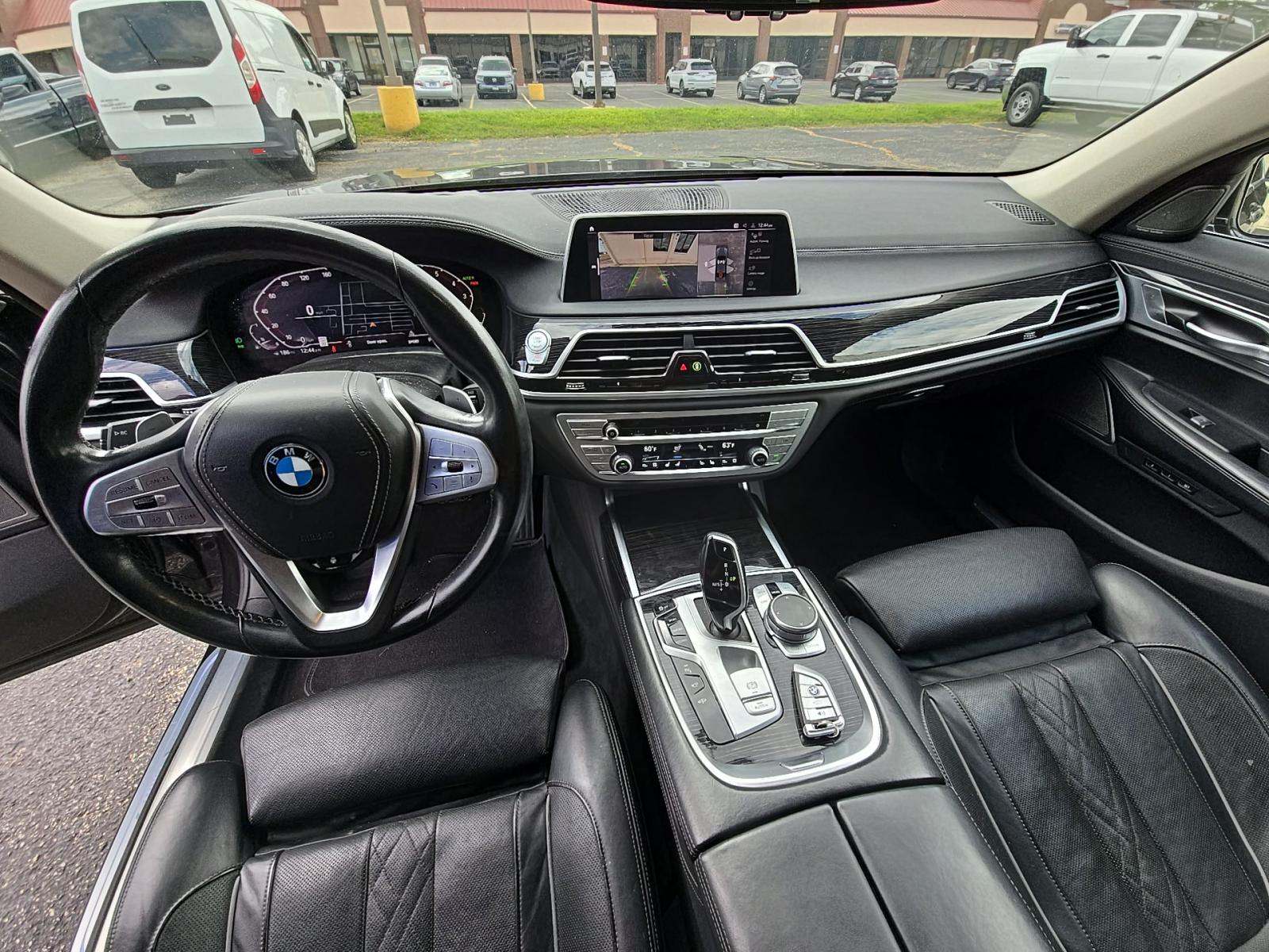 2022 BMW 7 Series 740i RWD