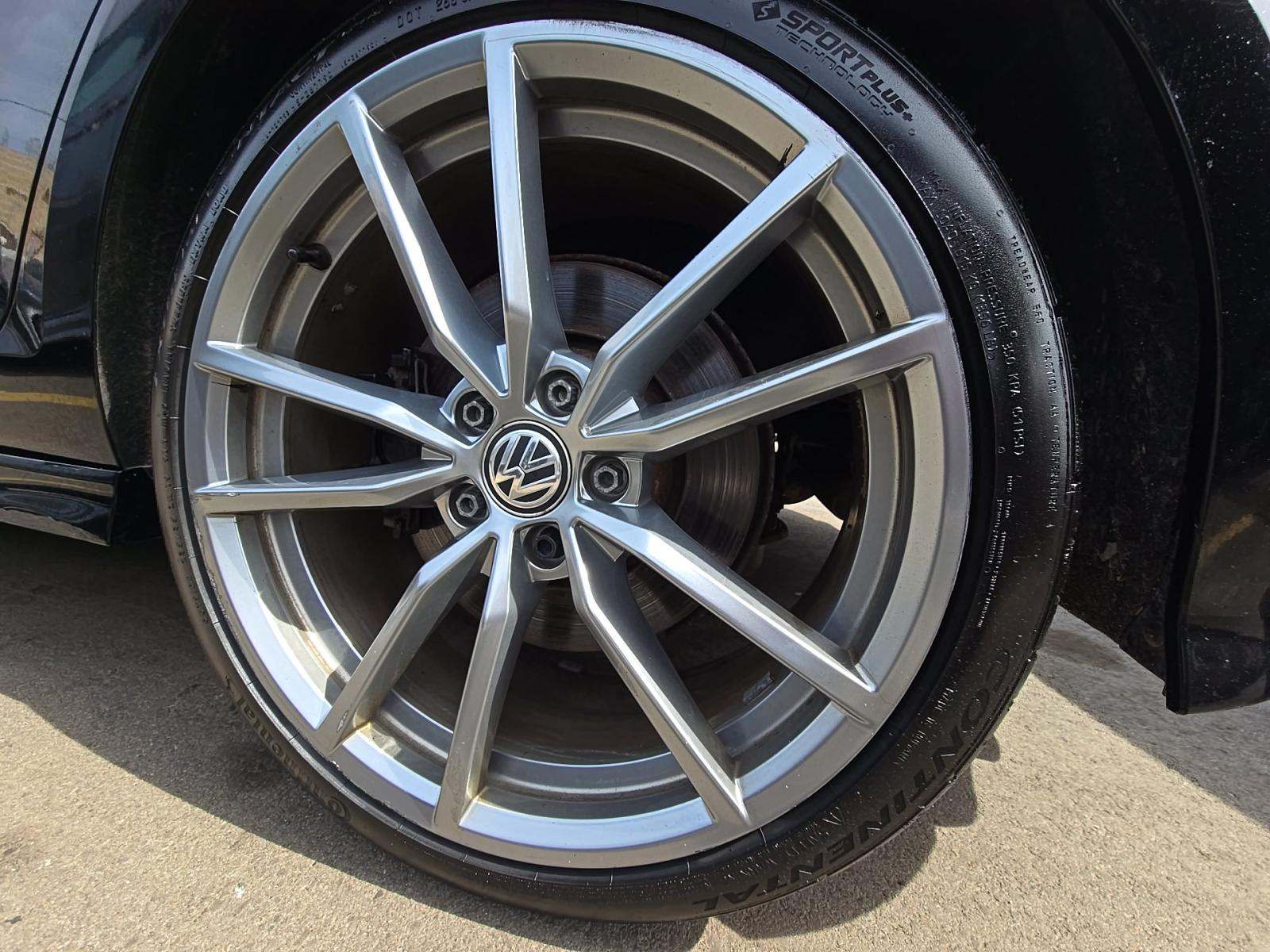 2017 Volkswagen Golf R 2.0T AWD