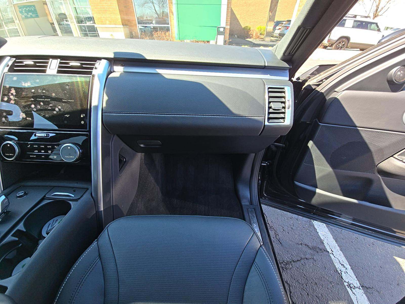 2024 Land Rover Discovery Dynamic SE AWD