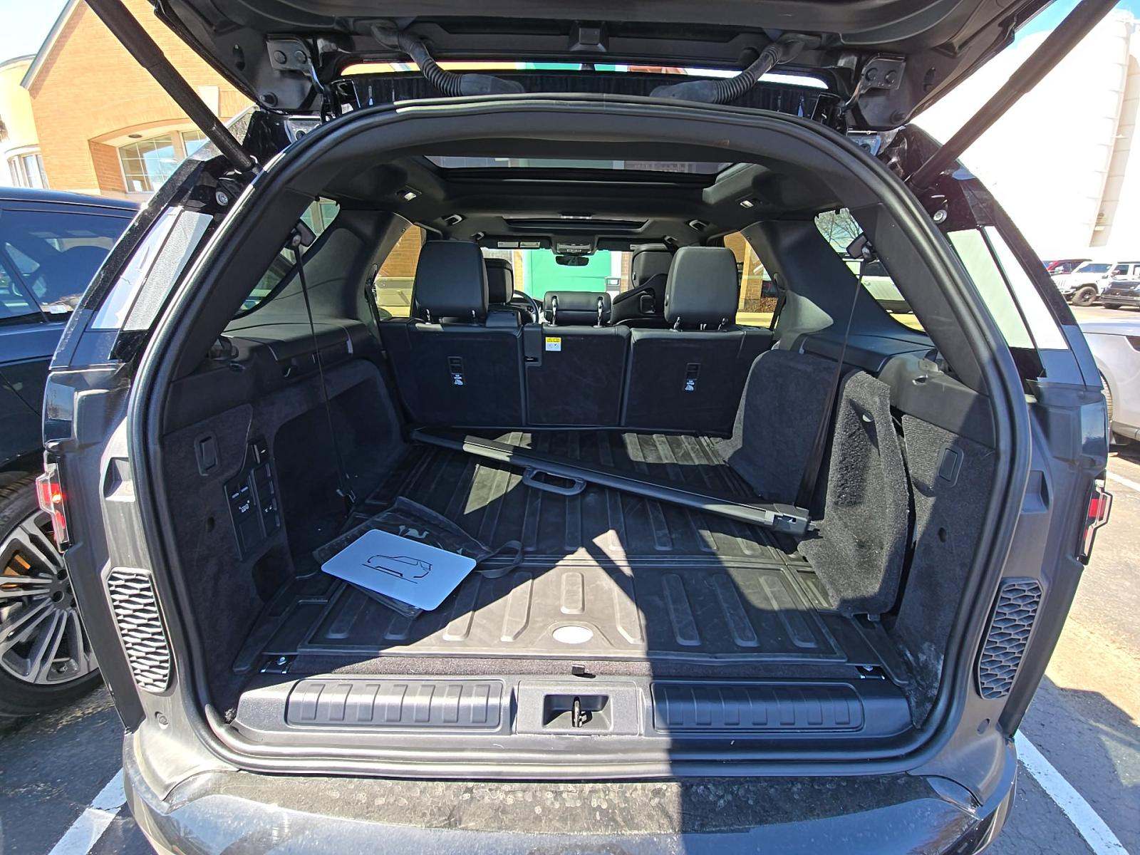 2024 Land Rover Discovery Dynamic SE AWD