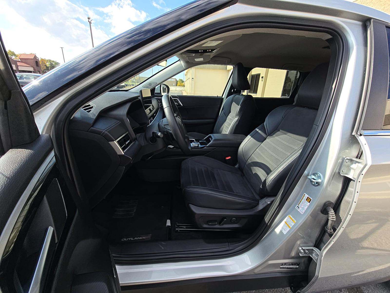 2025 Mitsubishi Outlander SE FWD