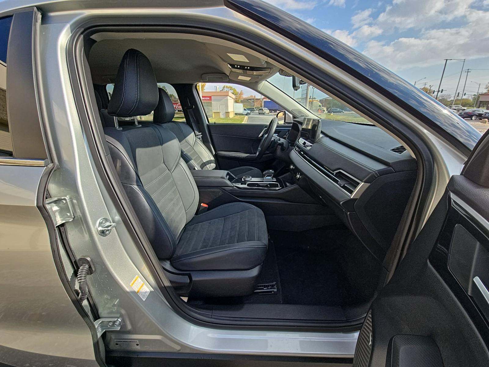 2025 Mitsubishi Outlander SE FWD