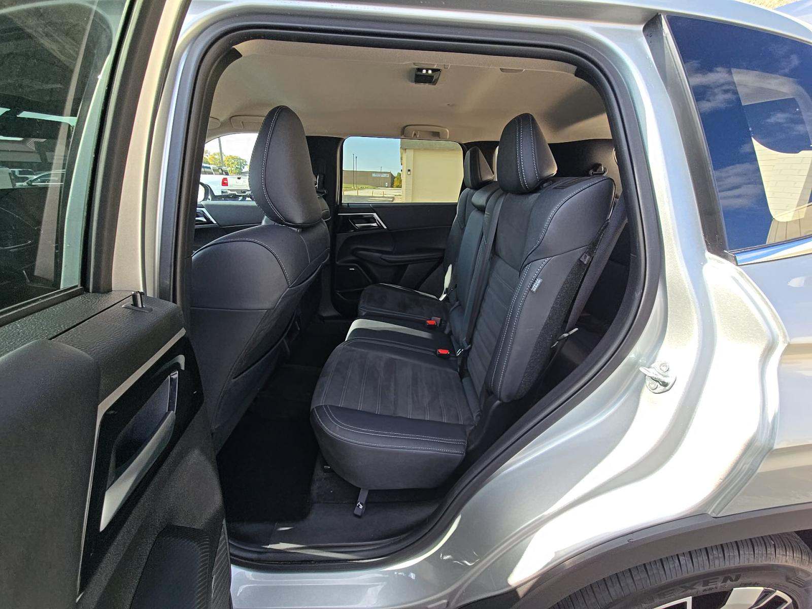 2025 Mitsubishi Outlander SE FWD