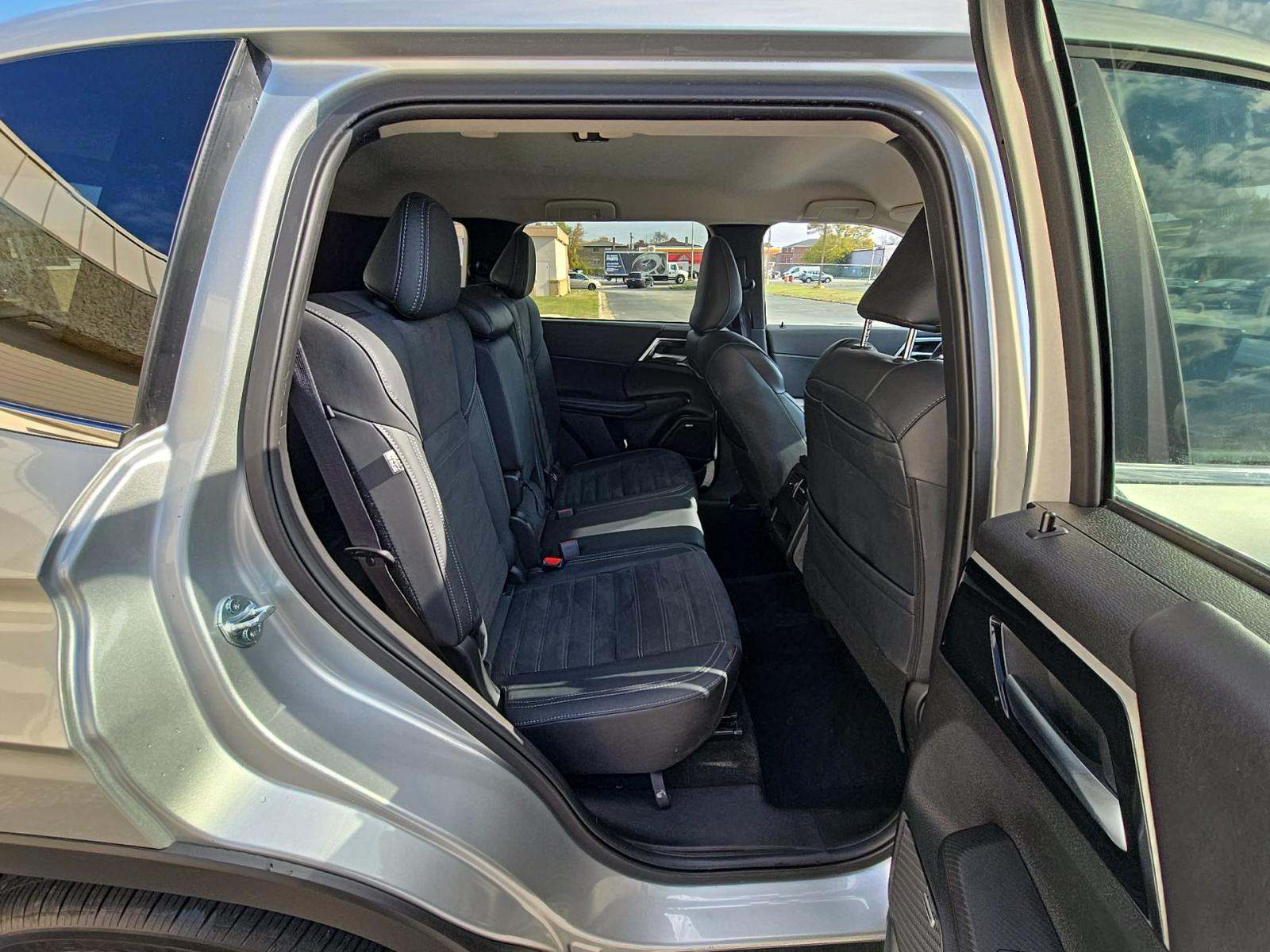 2025 Mitsubishi Outlander SE FWD