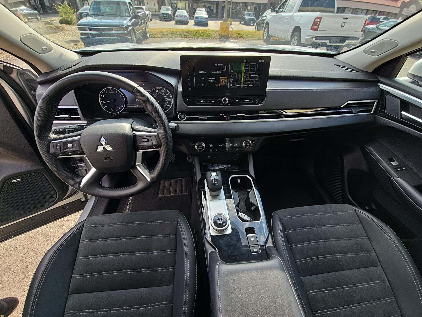 2025 Mitsubishi Outlander SE FWD