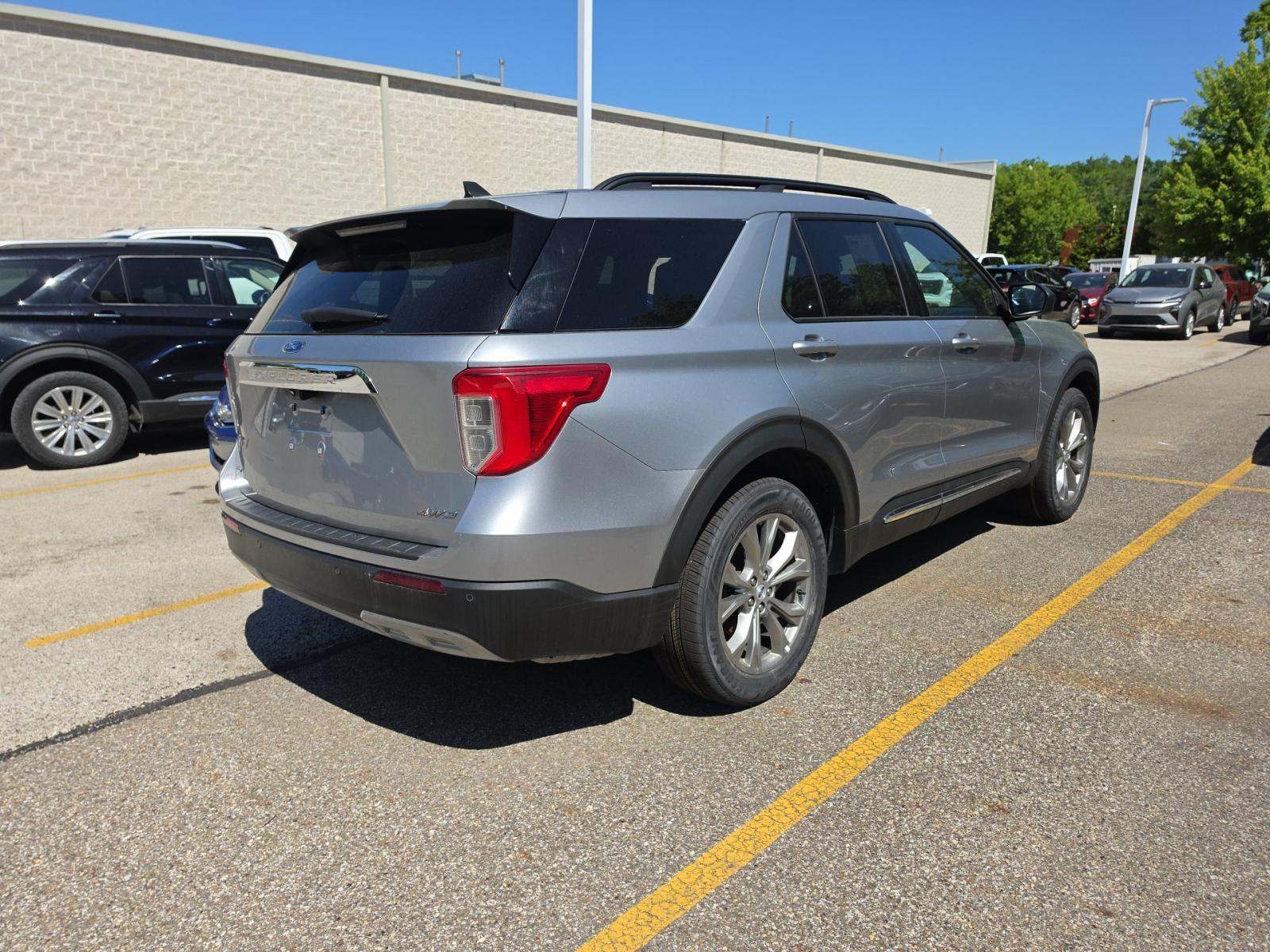 FORD EXPLORER - 3