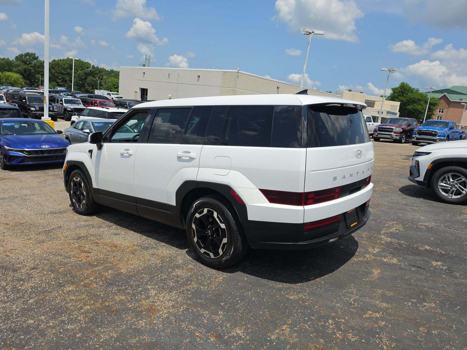 2025 Hyundai Santa Fe SE FWD