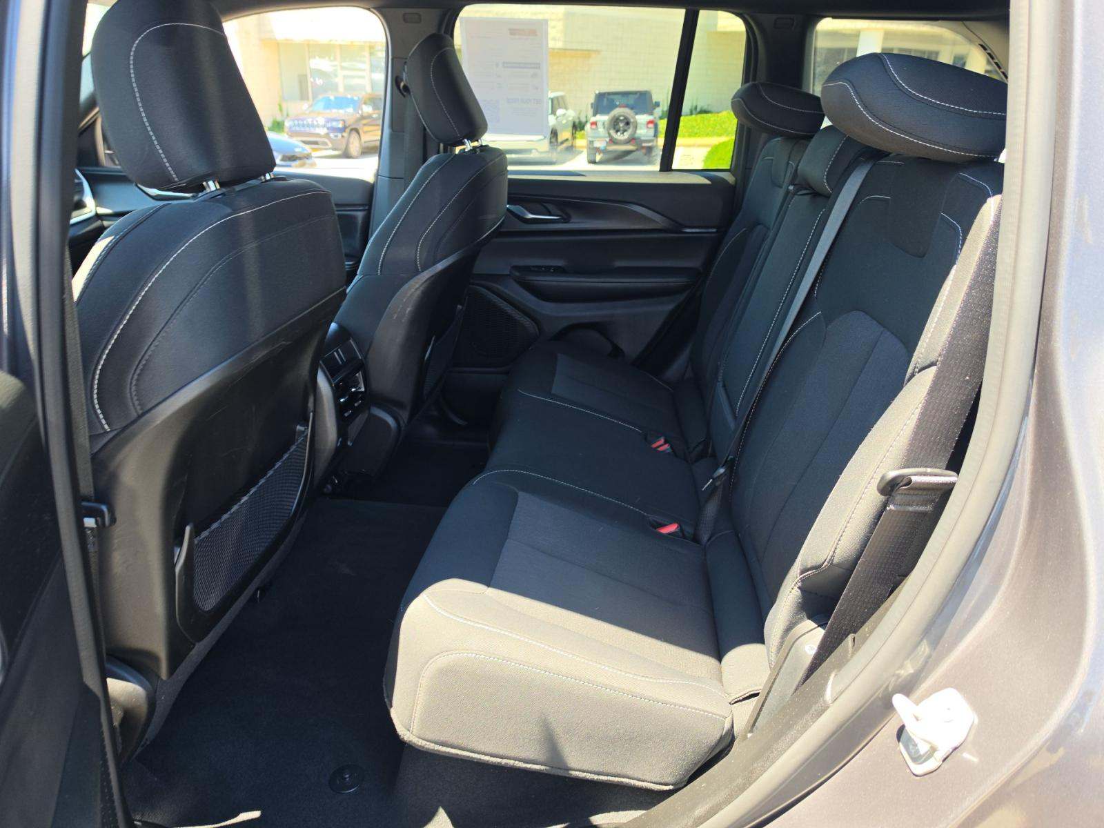 2024 Jeep Grand Cherokee Laredo AWD