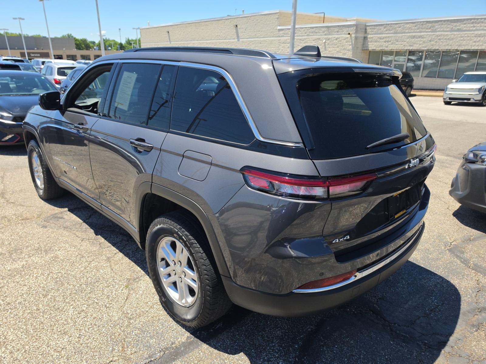 2024 Jeep Grand Cherokee Laredo AWD