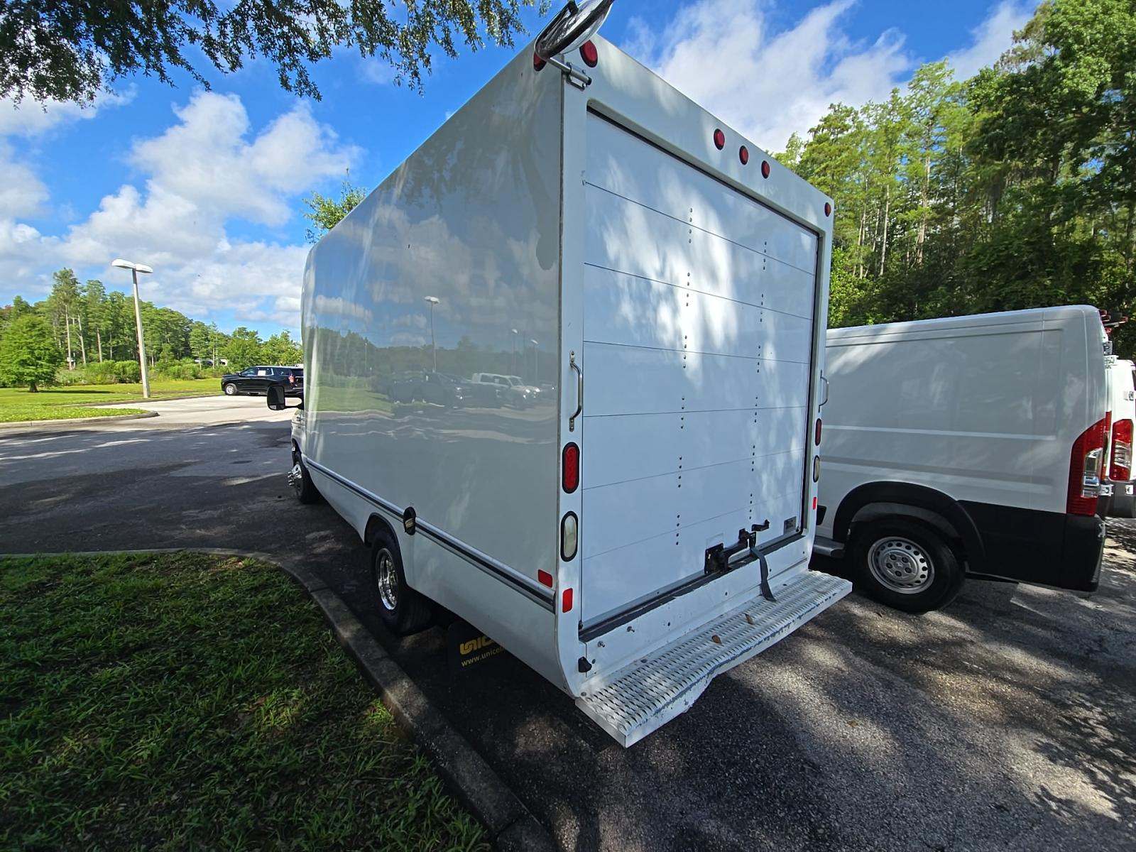 FORD E-350 - 2