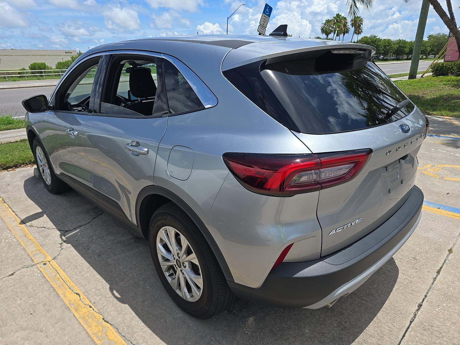 FORD ESCAPE - 2