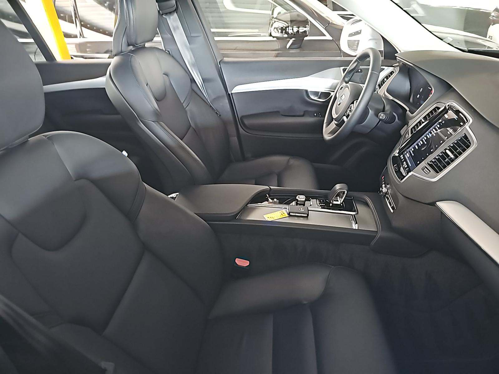 2024 Volvo XC90 B5 Core AWD