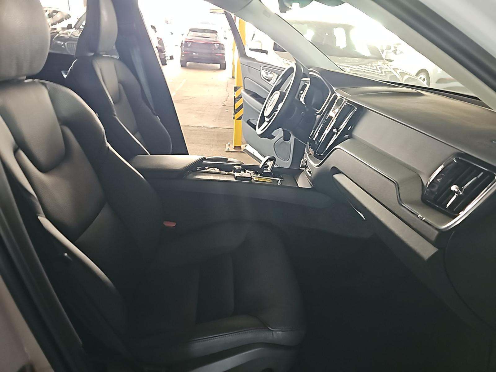 2025 Volvo XC60 B5 Plus AWD