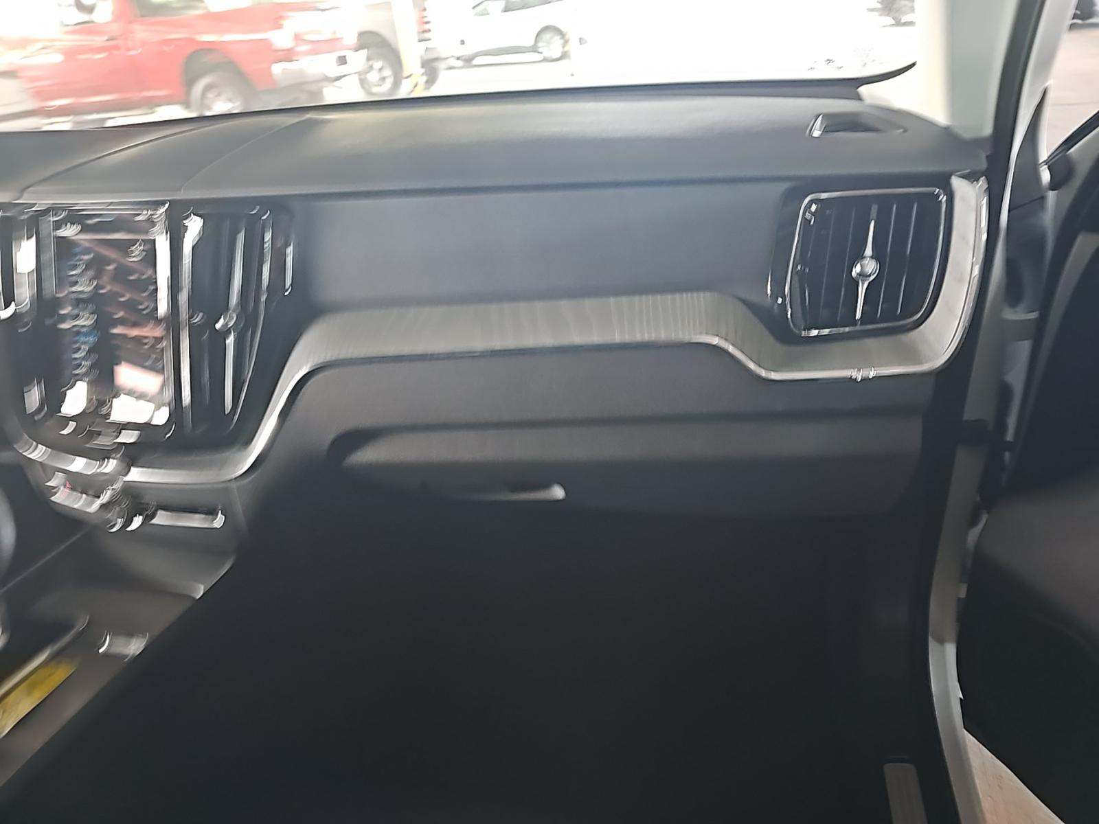 2025 Volvo XC60 B5 Plus AWD