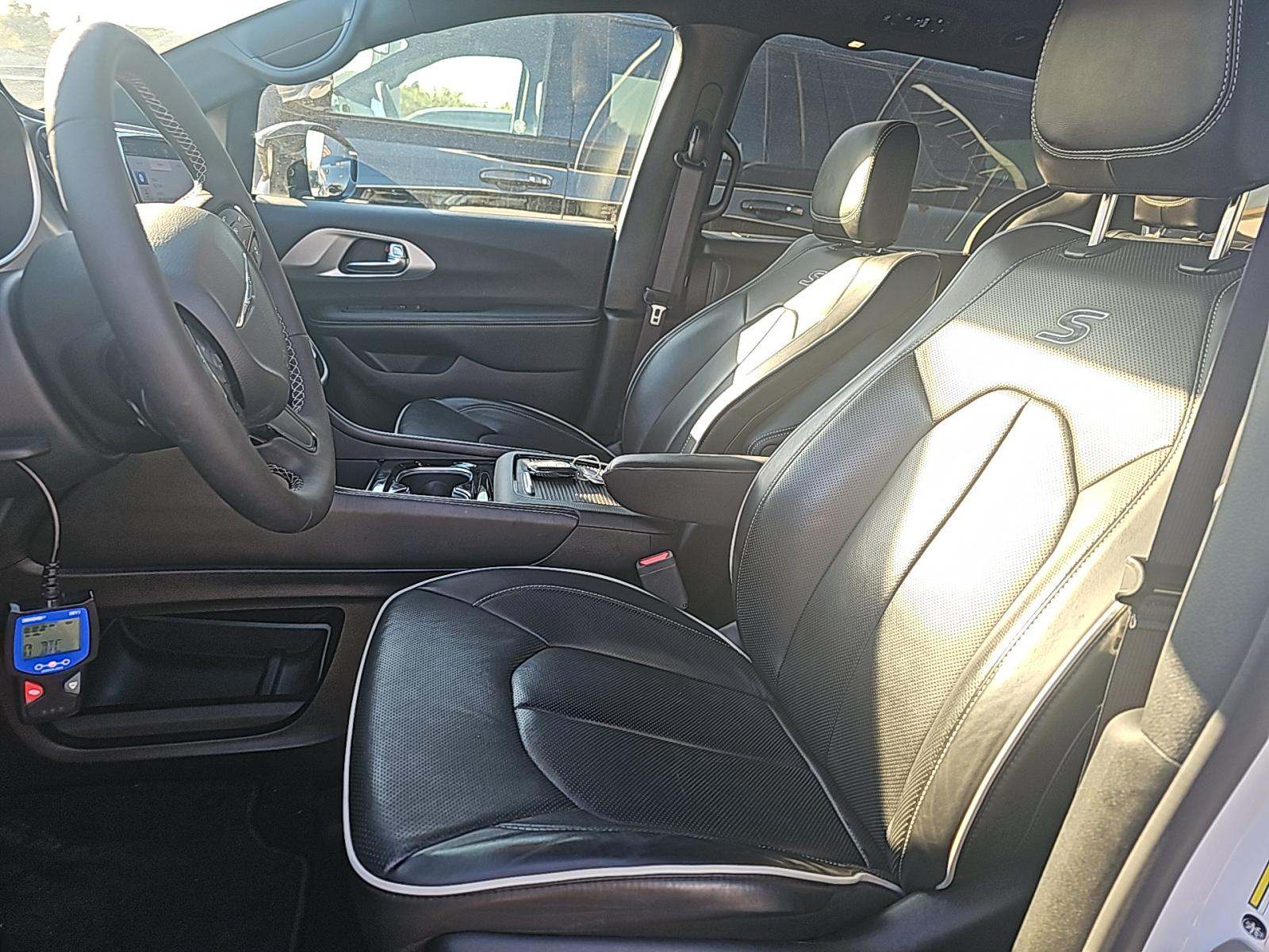 2025 Chrysler Pacifica Limited FWD