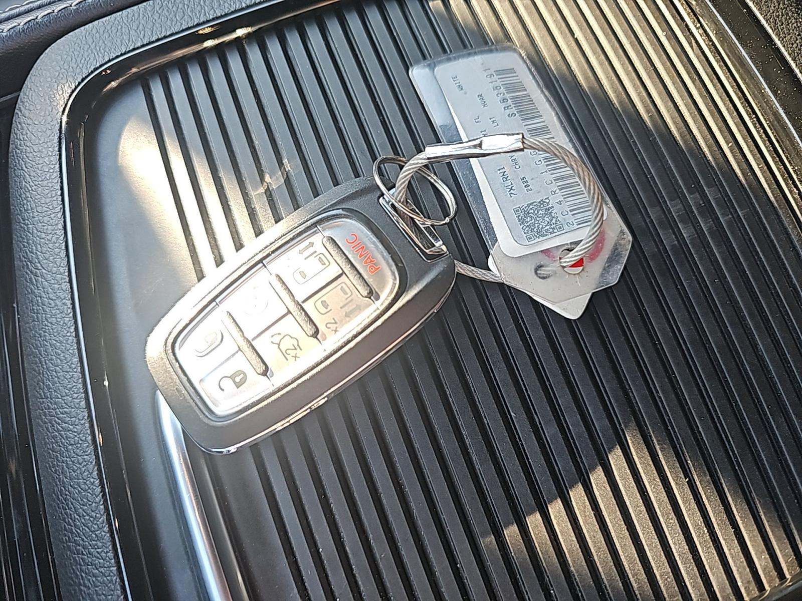 2025 Chrysler Pacifica Limited FWD