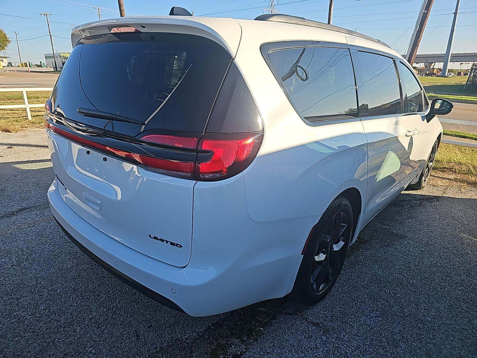 2025 Chrysler Pacifica Limited FWD