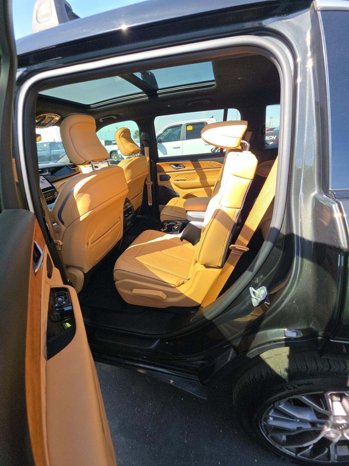 2023 Jeep Grand Cherokee L Summit Reserve AWD