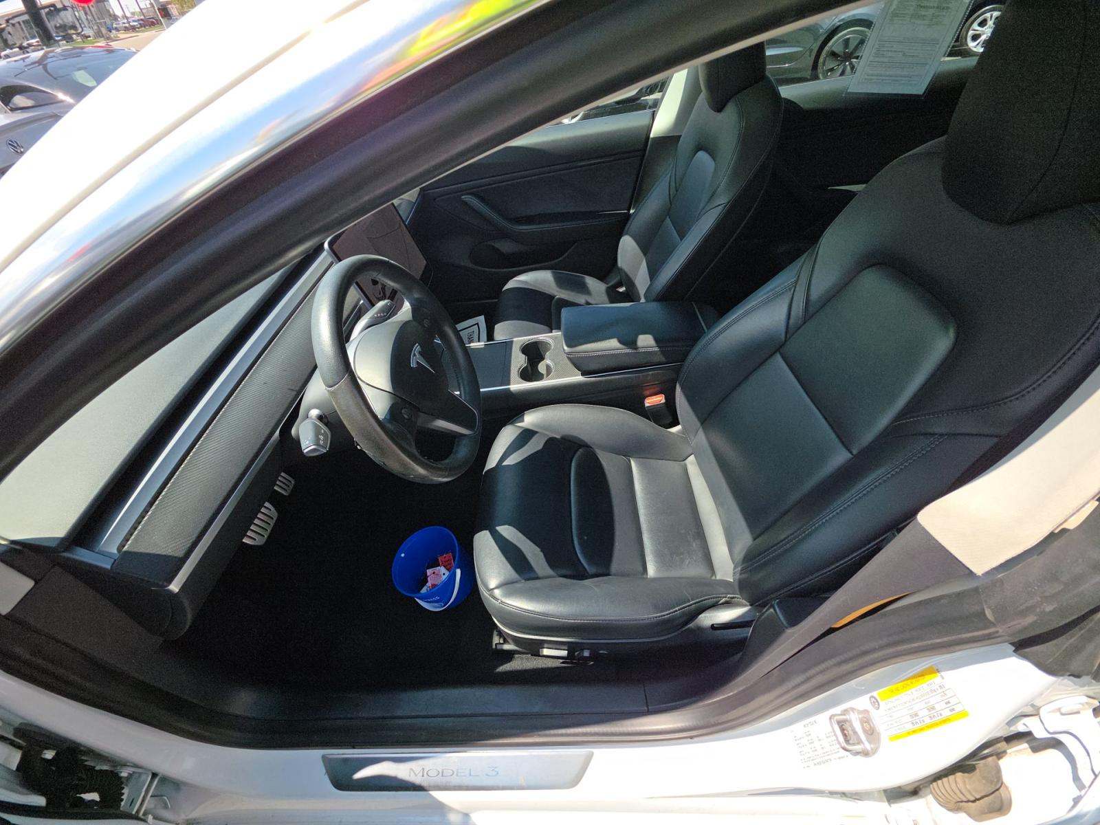 TESLA MODEL 3 - 6