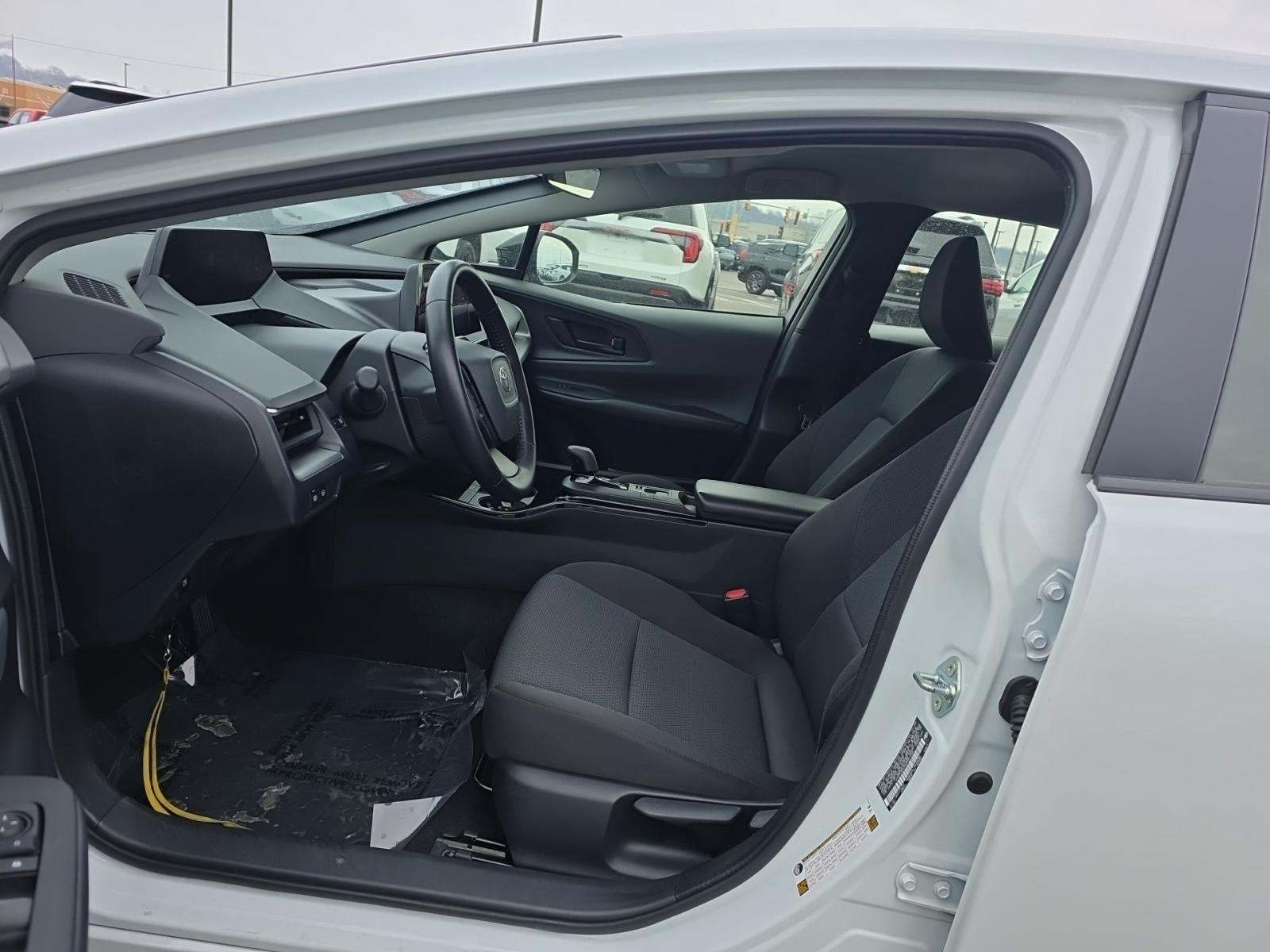 2025 Toyota Prius LE FWD