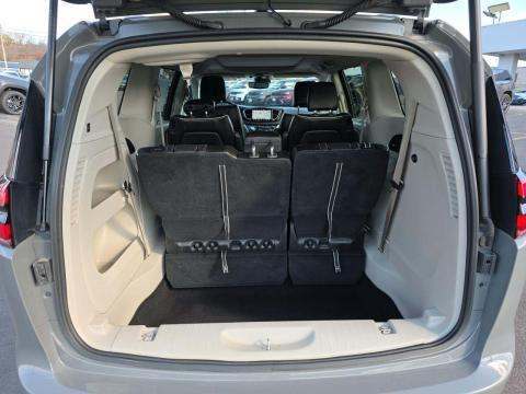 2023 Chrysler Pacifica Limited FWD