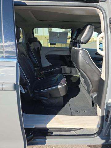 2023 Chrysler Pacifica Limited FWD