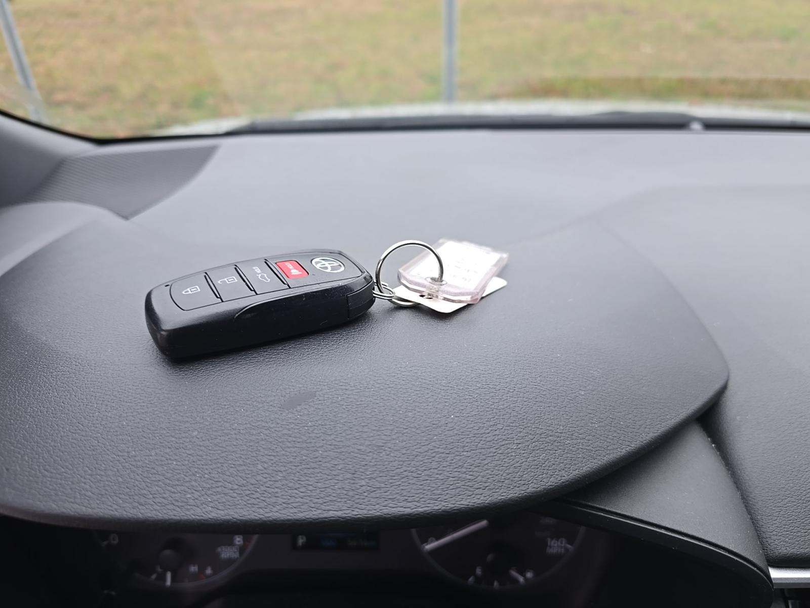 2025 Toyota Corolla SE FWD