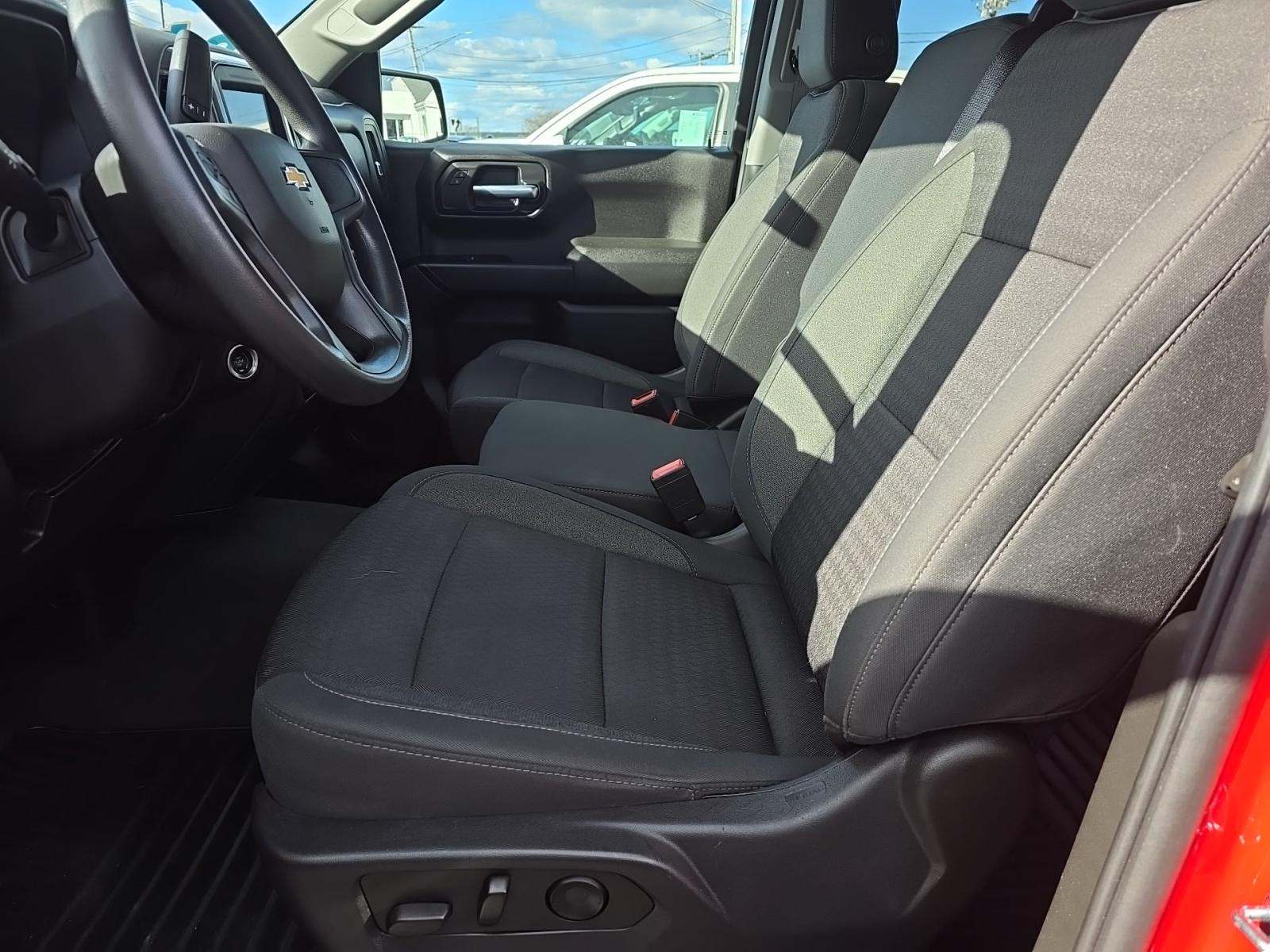 2022 Chevrolet Silverado 1500 Custom AWD