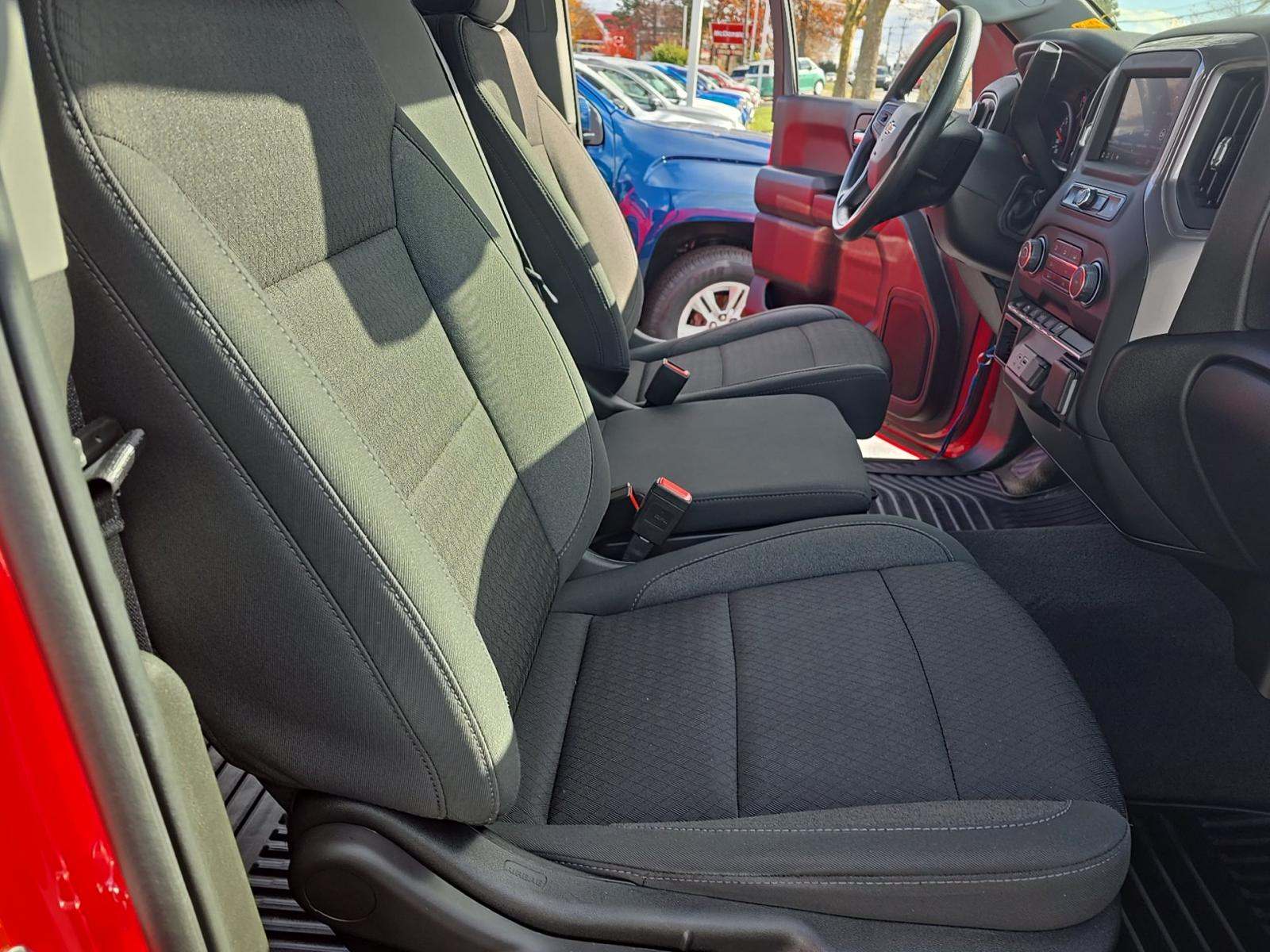 2022 Chevrolet Silverado 1500 Custom AWD