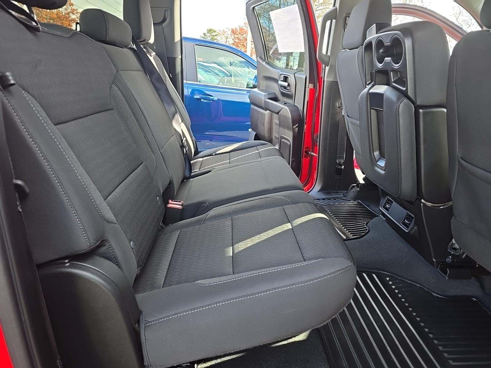 2022 Chevrolet Silverado 1500 Custom AWD