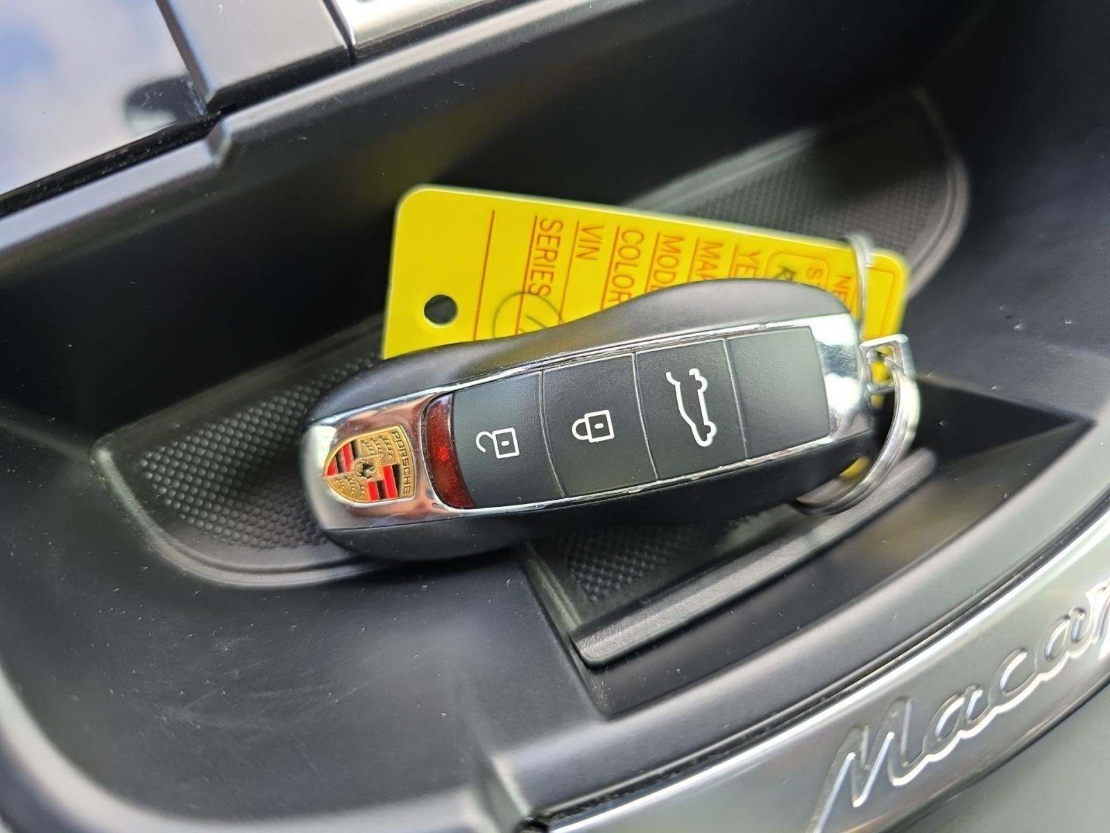 2024 Porsche Macan Base AWD