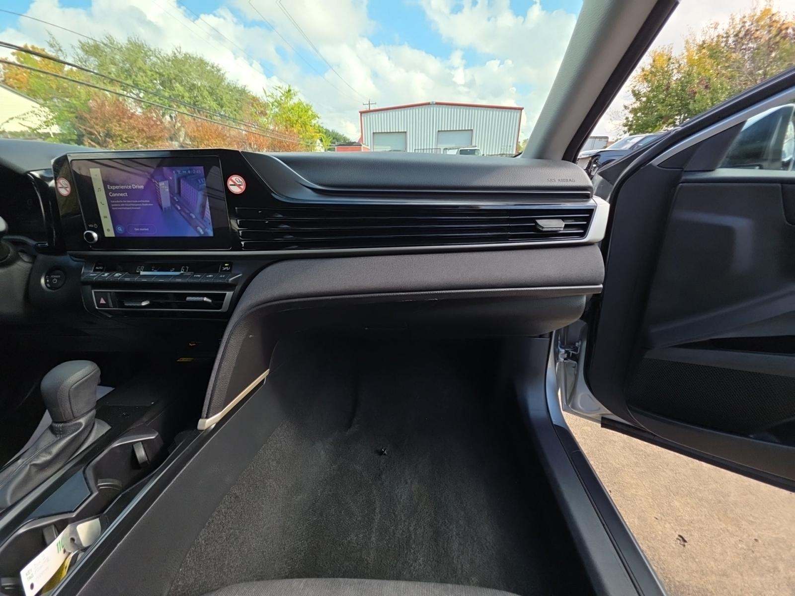 2025 Toyota Camry LE FWD