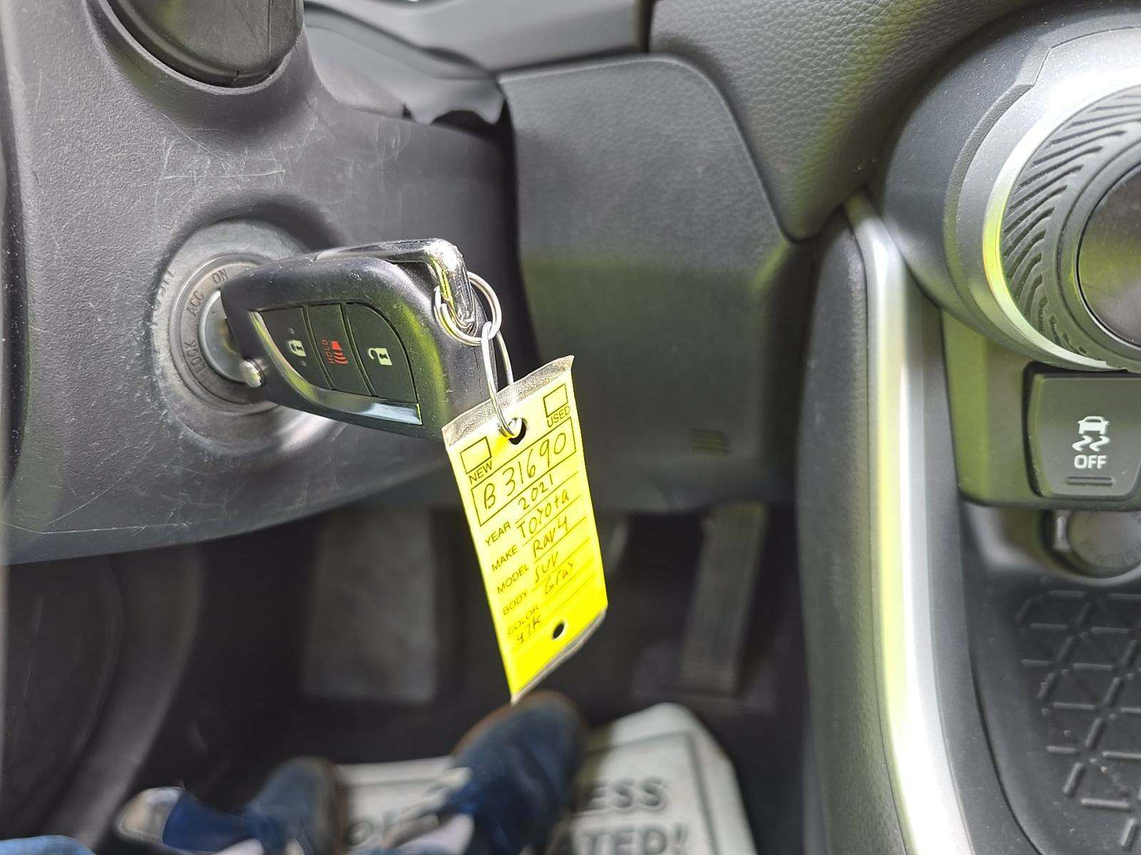 2021 Toyota RAV4 LE AWD