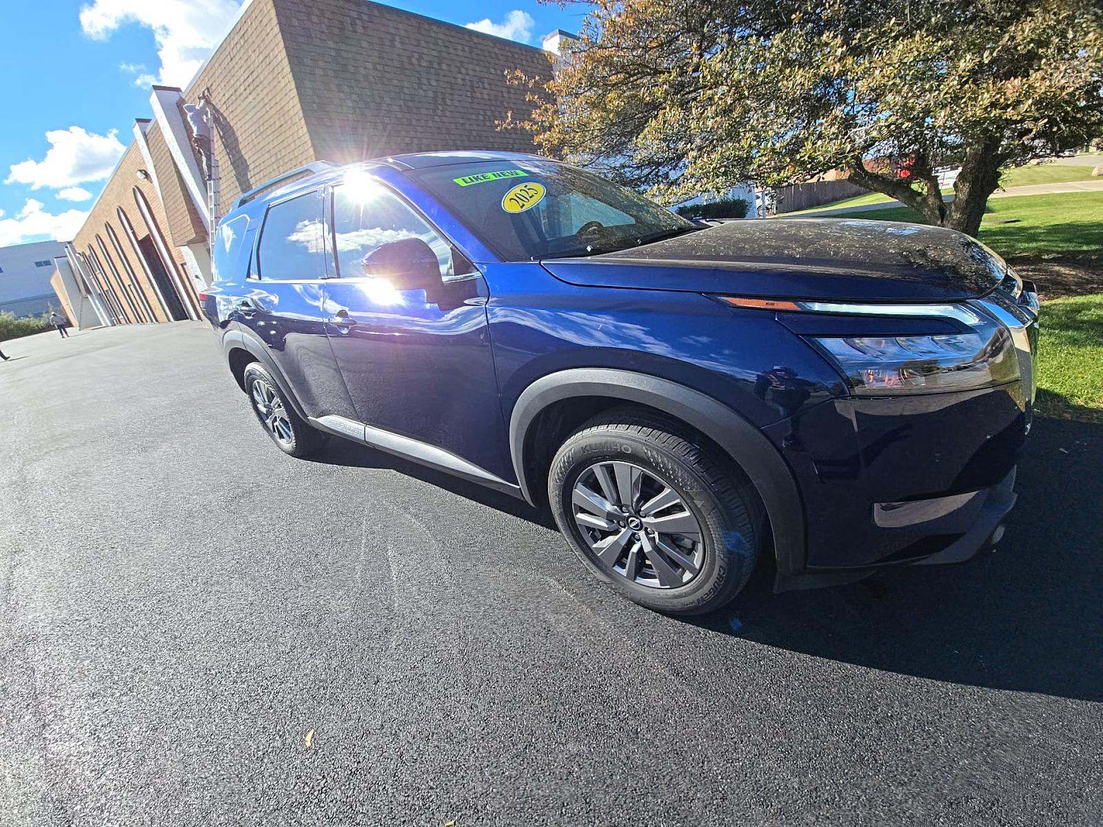 2025 Nissan Pathfinder SV FWD