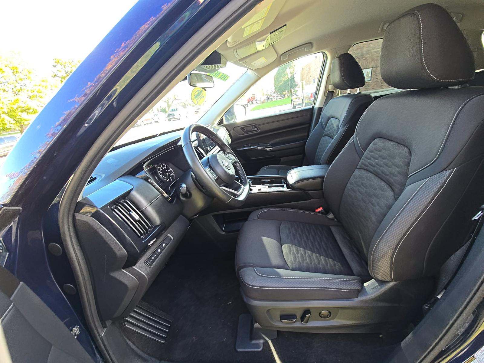 2025 Nissan Pathfinder SV FWD